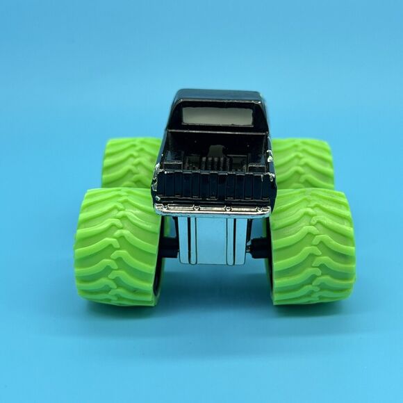 VTG Road Champs 1987 Diecast Lot of 2 Monster Trucks Dodge Caravan Chevy 4x4 - Picture 9 of 16